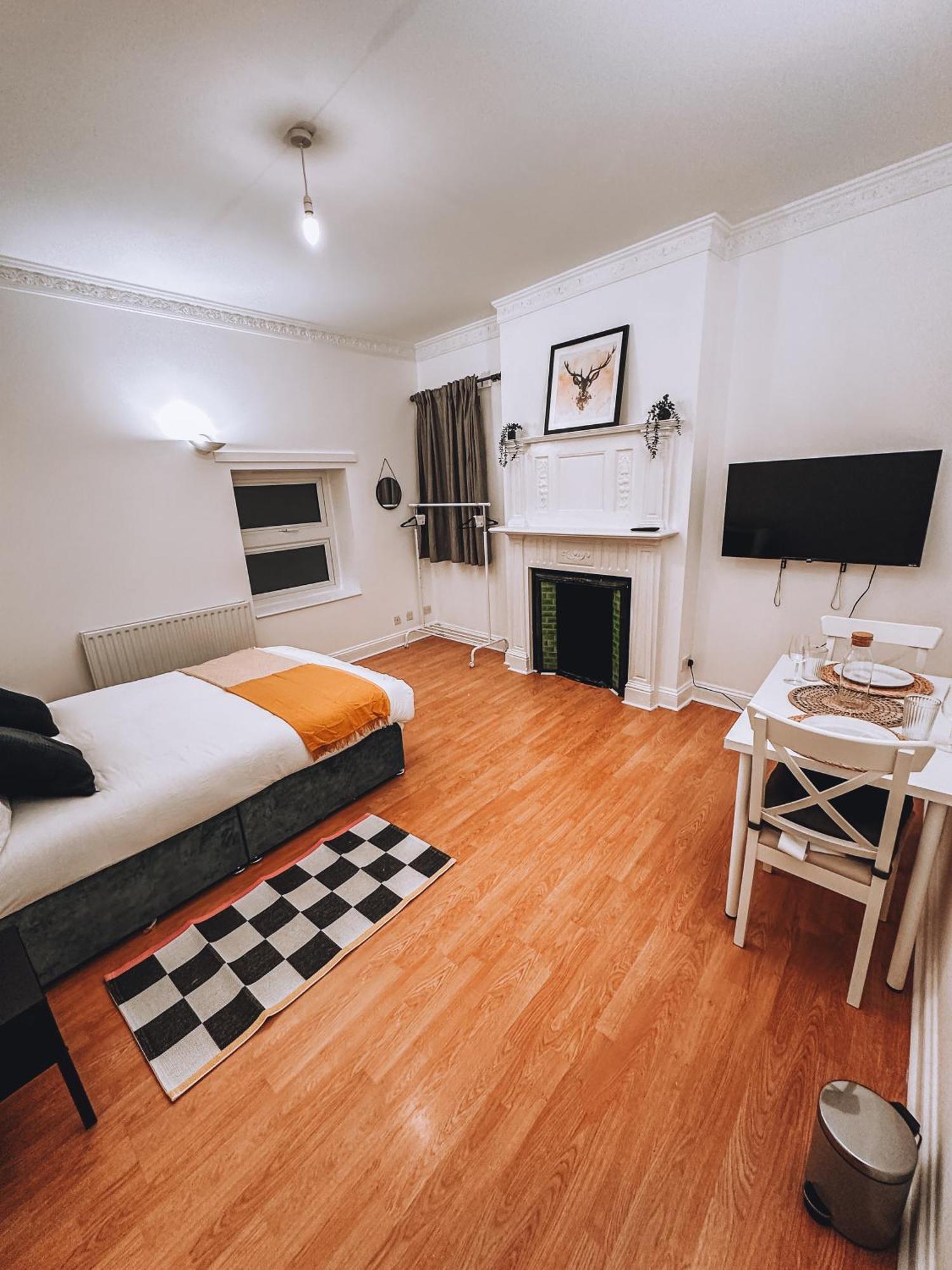 Spacious 3 Rooms In Tooting Londra Exterior foto
